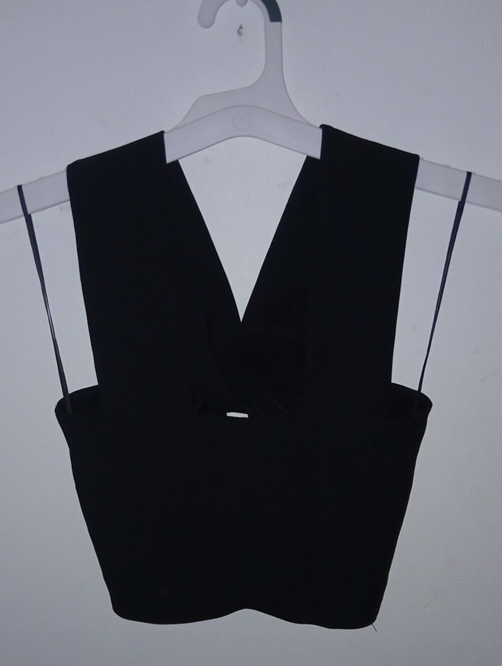 Abercrombie & Fitch Black V-Front Cropped Tank Size S - Picture 2 of 4